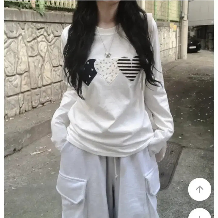 [BUNJANG] Natsume Heart Patch Loose Fit Long Sleeve / 나츠메 하트 패치 루즈핏 긴팔