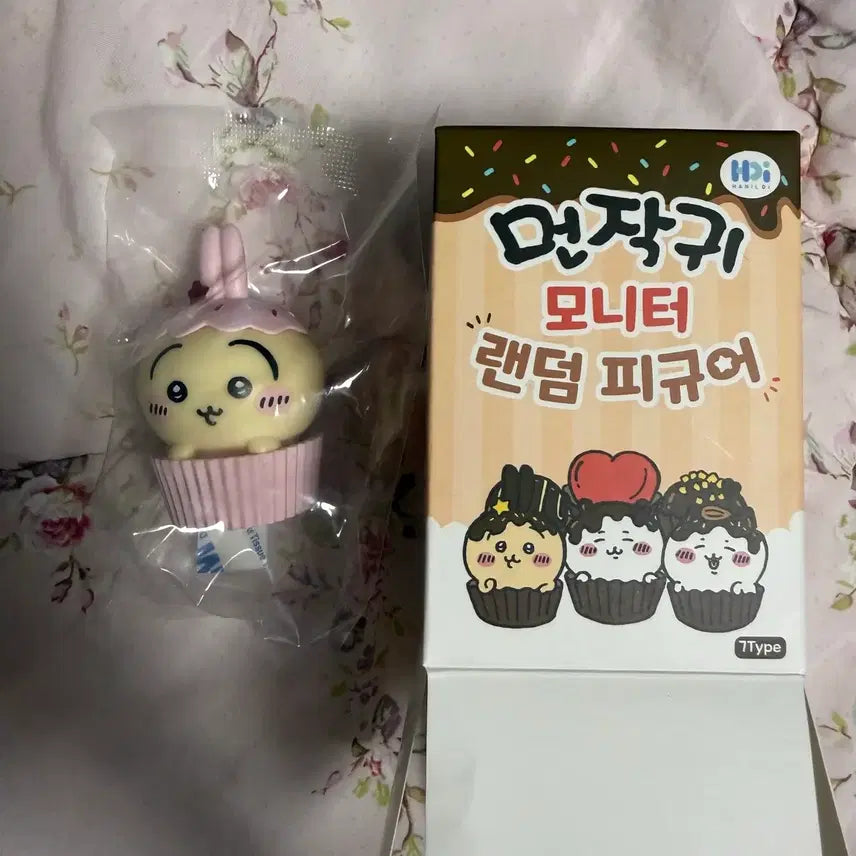 [SOLD OUT] 먼작귀 모니터 피규어 우사기 토끼 딸기버전 컵케이크 히든 가챠