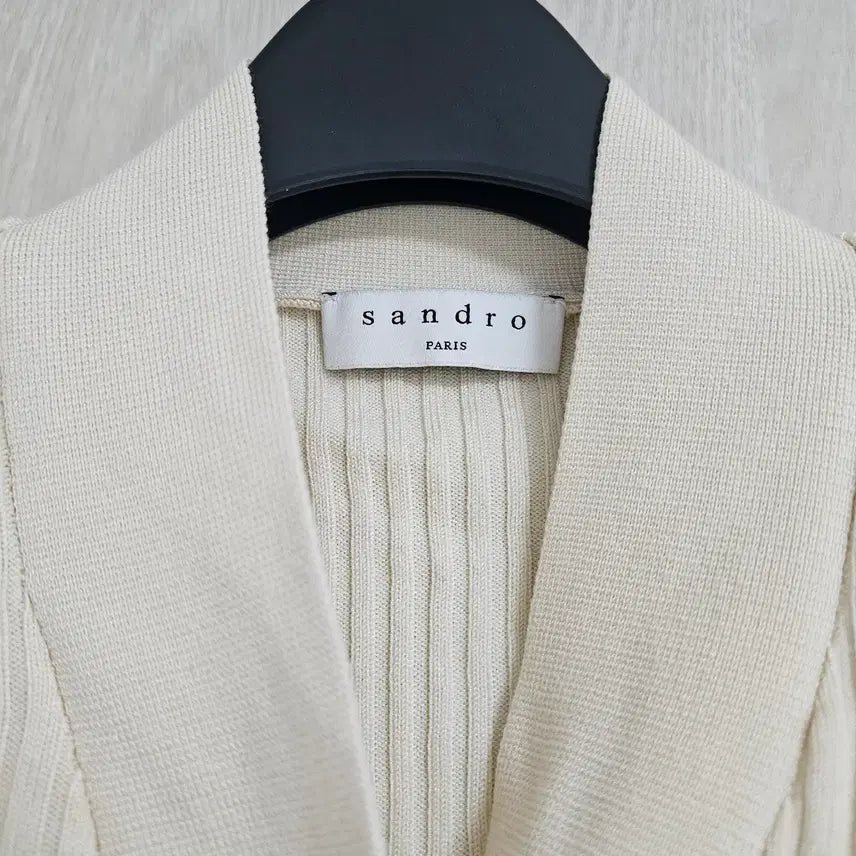 [SOLD OUT] [가격인하]산드로 sandro 아이보리 제니 가디건(소매미세이염/저렴)