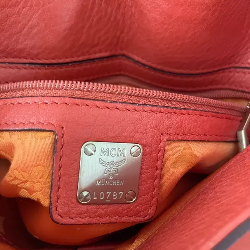 [SOLD OUT] 엠씨엠(MCM) 레더 토트 크로스백
