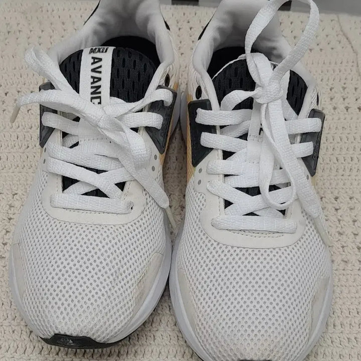 [BUNJANG] Descente Sneakers 240 / 데쌍트 운동화  240
