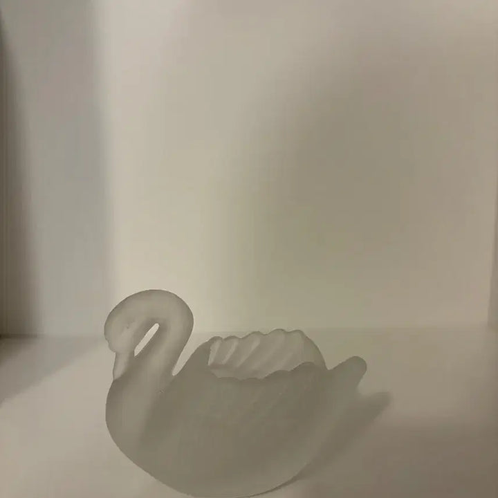 [BUNJANG] Vintage Satin Glass Swan Figurine / 빈티지 새틴 글라스 백조