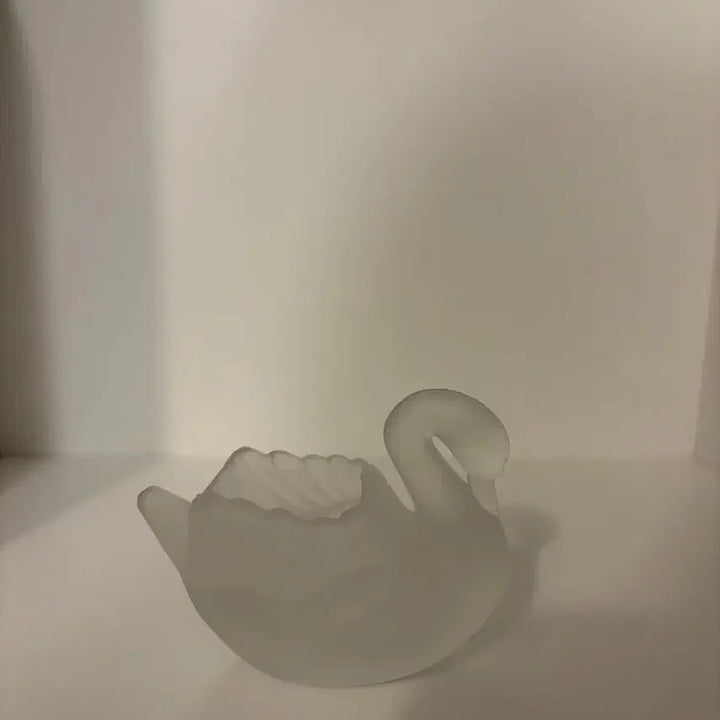[BUNJANG] Vintage Satin Glass Swan Figurine / 빈티지 새틴 글라스 백조