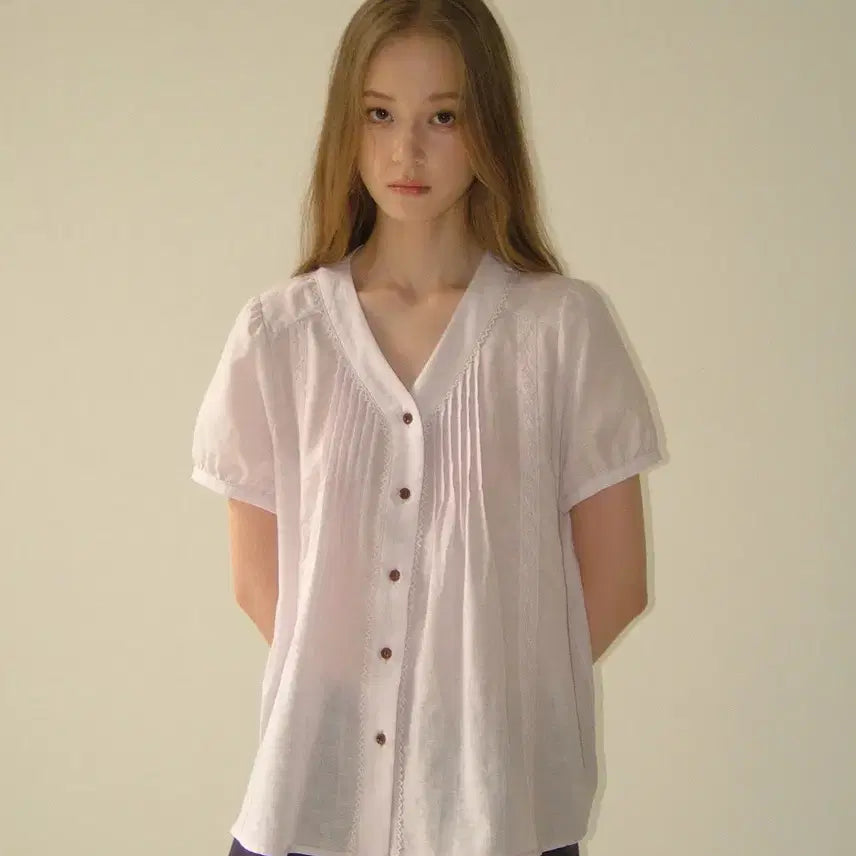 [BUNJANG] DOKNOWZERO V-Neck Pleated Embroidery Patchwork Short Sleeve Shirt / DOKNOWZERO V넥 플리츠 자수 패치워크 반팔 셔츠