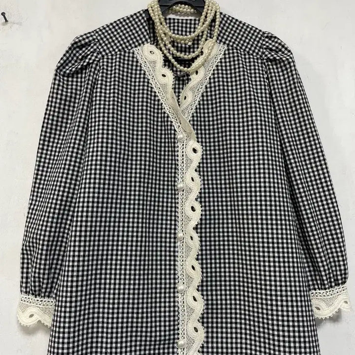 [BUNJANG] N6169 Lace-Detailed Puff Blouse / N6169 레이스배색 퍼프 블라우스.셔츠.체크
