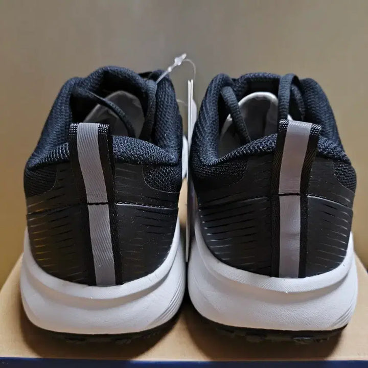 [SOLD OUT] (새상품)260 남성 발볼 넓은 특허 운동화 런닝화 프로월드컵