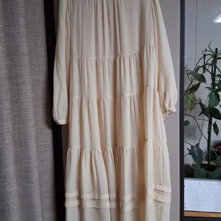 [SOLD OUT] 써스데이아일랜드 셔링 요루 맥시 원피스