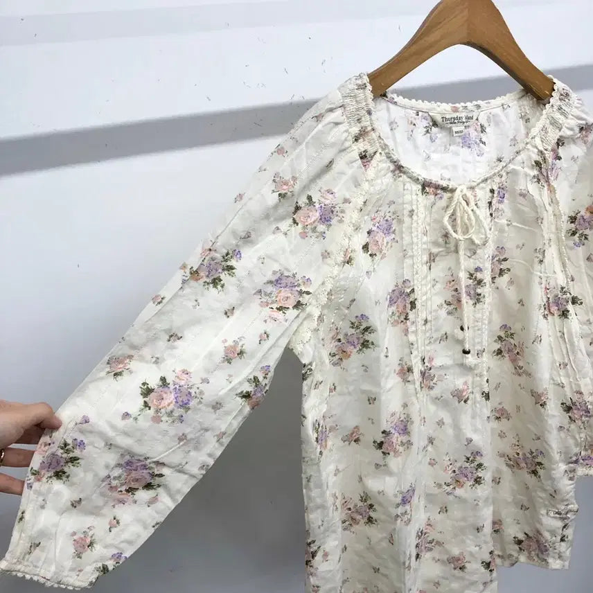 [BUNJANG] Thursday Island Floral Lace Blouse / 써스데이아일랜드 플라워 레이스 블라우스 S