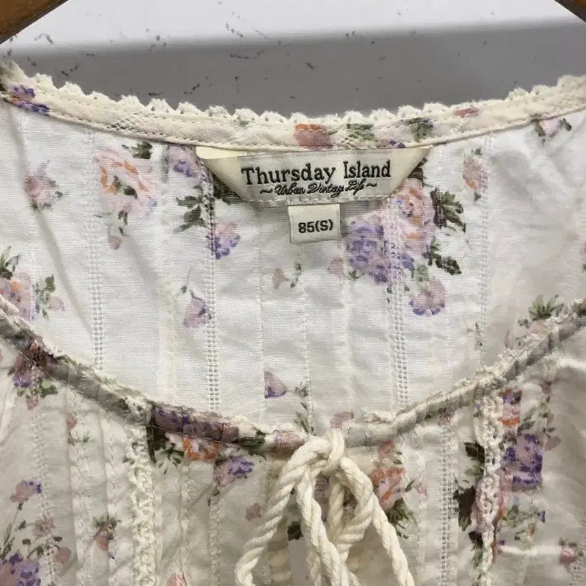 [BUNJANG] Thursday Island Floral Lace Blouse / 써스데이아일랜드 플라워 레이스 블라우스 S