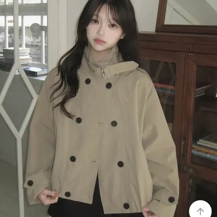 [SOLD OUT] 에이블리 영앤리치 하이넥 더블 버튼 버클 루즈핏 숏 긴팔 트렌치 자켓