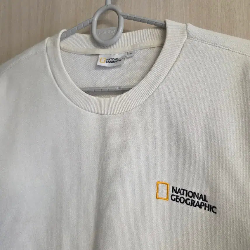 [BUNJANG] National Geographic White Sweatshirt (Men&