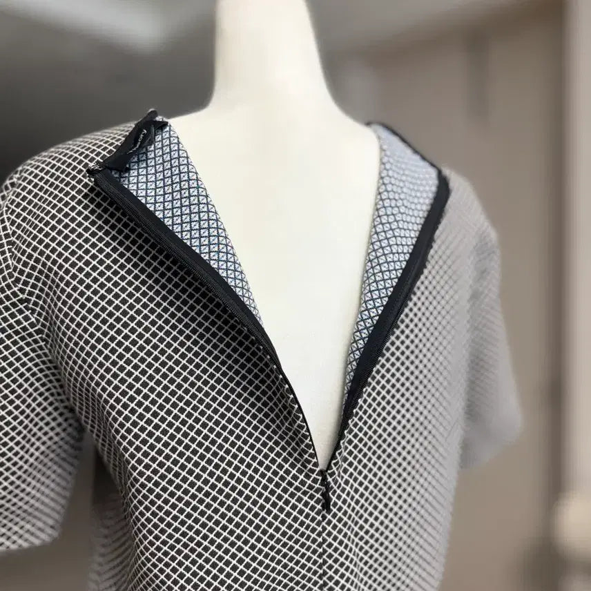 [SOLD OUT] Theory 체크 패턴 반팔 블라우스