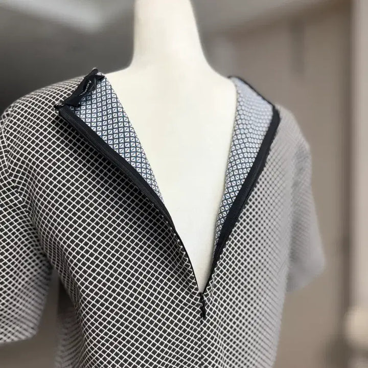 [SOLD OUT] Theory 체크 패턴 반팔 블라우스