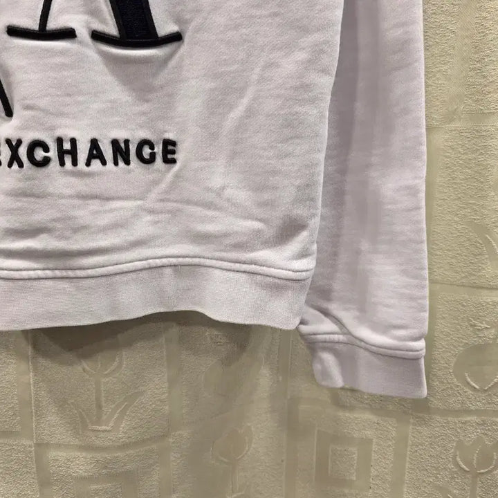 [BUNJANG] Armani Exchange White Crewneck Sweatshirt / 아르마니 익스체인지 화이트 맨투맨 티셔츠 S