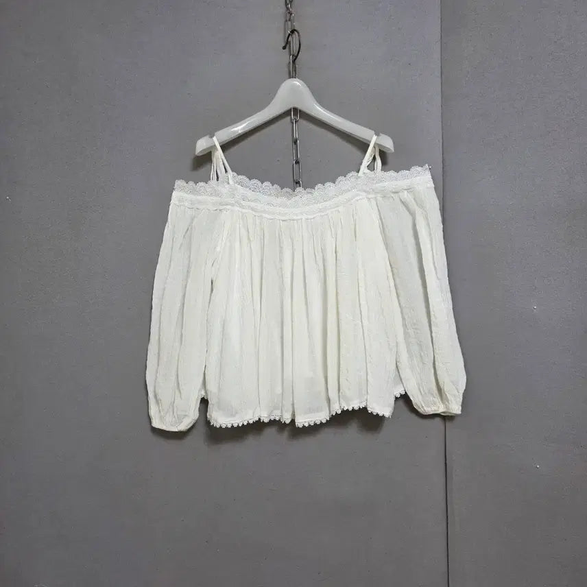 [SOLD OUT] 오픈숄더스타일 화이트 블라우스 F   n4710