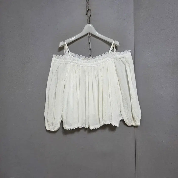 [SOLD OUT] 오픈숄더스타일 화이트 블라우스 F   n4710