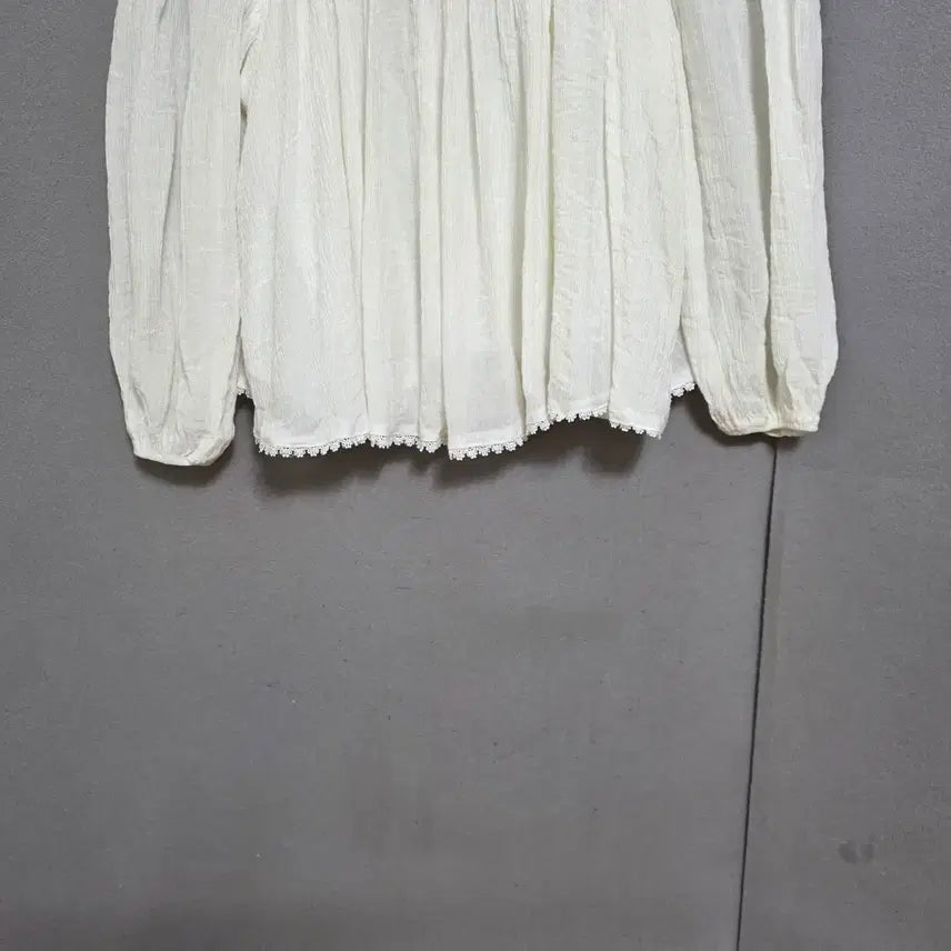 [SOLD OUT] 오픈숄더스타일 화이트 블라우스 F   n4710