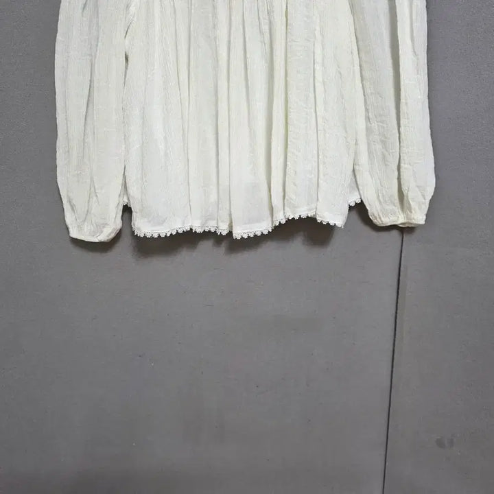 [SOLD OUT] 오픈숄더스타일 화이트 블라우스 F   n4710