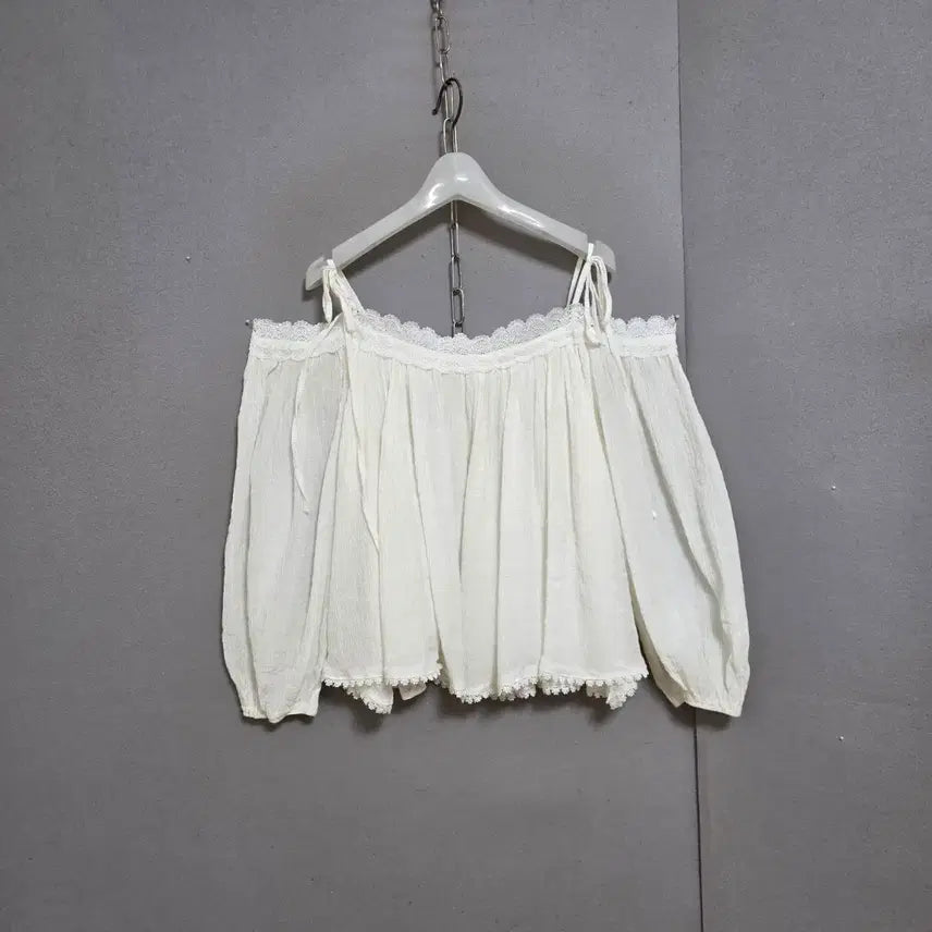 [SOLD OUT] 오픈숄더스타일 화이트 블라우스 F   n4710