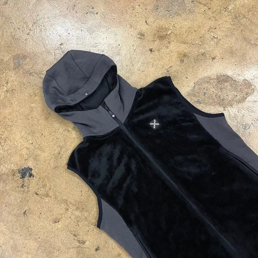 [BUNJANG] Montura Black Velvet Hooded Vest / [정품/M] 몬츄라 블랙 벨벳 후드 조끼