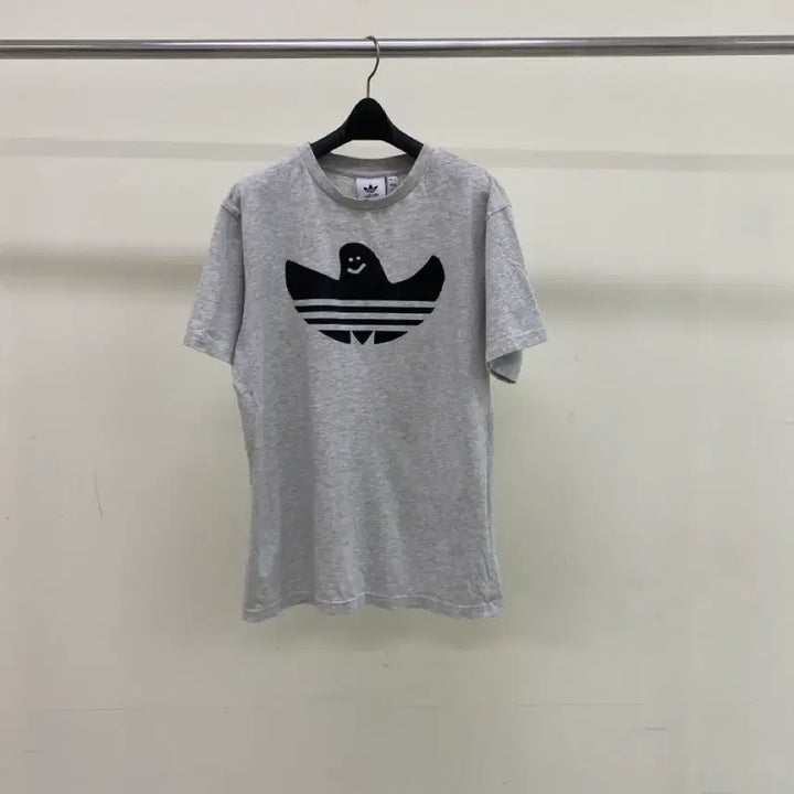[SOLD OUT] [아디다스] 회색 여성 정면 로고 반팔티( (55-66추천)