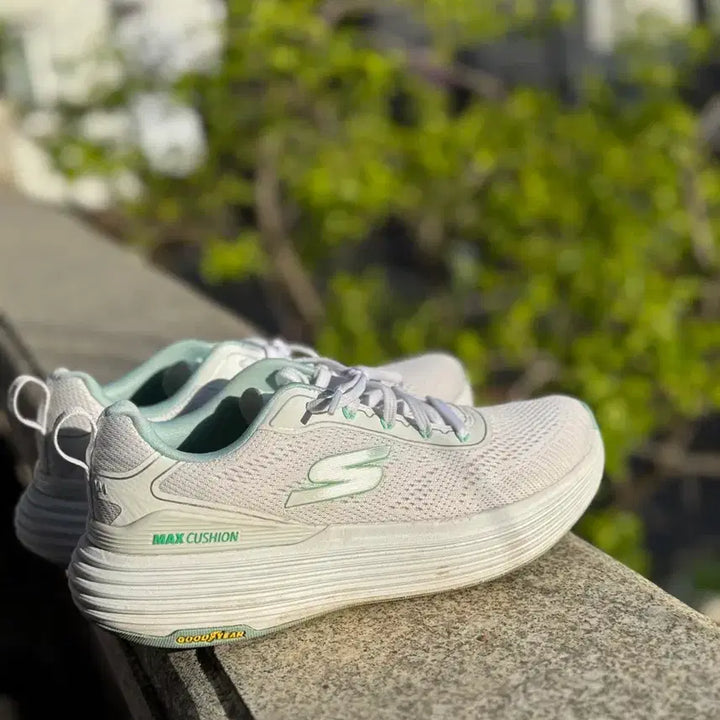 [BUNJANG] Skechers Max Cushion Sneakers White Mint 240mm / 스케쳐스 맥스쿠션 운동화 화이트 민트 240mm