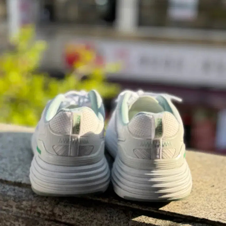 [BUNJANG] Skechers Max Cushion Sneakers White Mint 240mm / 스케쳐스 맥스쿠션 운동화 화이트 민트 240mm