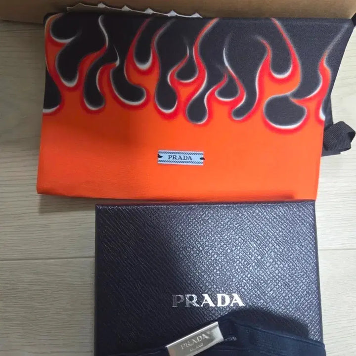 [BUNJANG] Prada Saffiano Triangle Logo Card Wallet - Pink / 프라다 사피아노 트라이앵글 로고 카드 지갑핑크