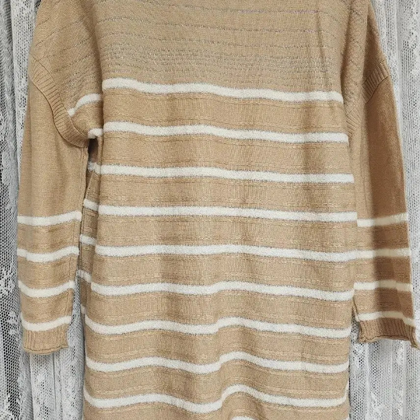 [BUNJANG] Beige Striped Horse Pattern Knit Sweater / 베이지 스트라이프 말 패턴 니트