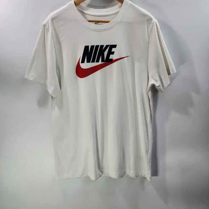 [BUNJANG] Nike Logo Graphic Short Sleeve T-shirt 2.0 (Size L) / [L] 나이키 로고 그래픽 반팔 티셔츠 2.0