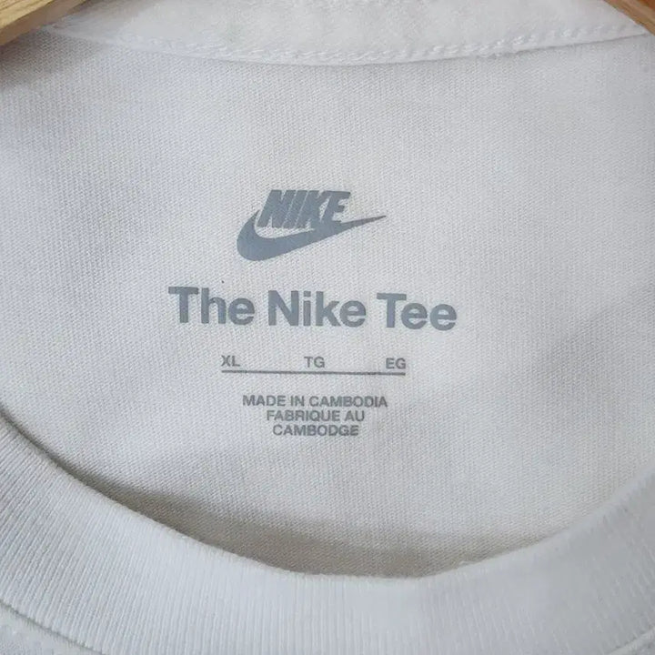 [BUNJANG] Nike Logo Graphic Short Sleeve T-shirt 2.0 (Size L) / [L] 나이키 로고 그래픽 반팔 티셔츠 2.0