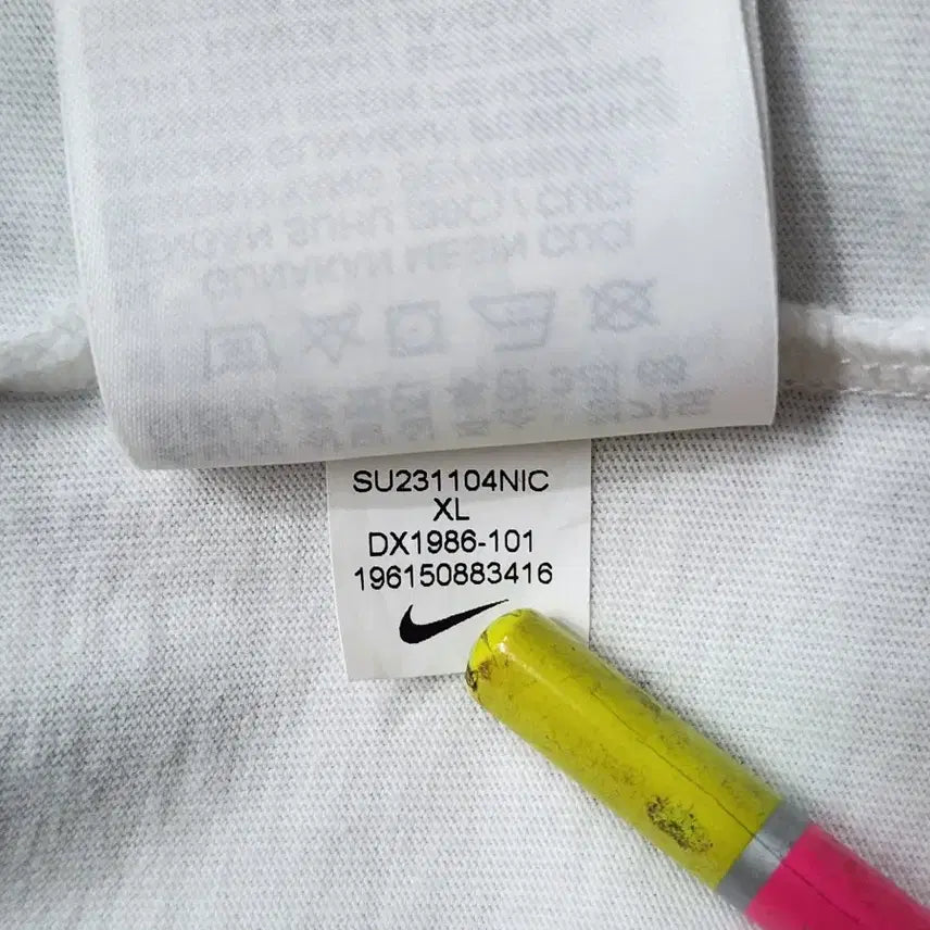 [BUNJANG] Nike Logo Graphic Short Sleeve T-shirt 2.0 (Size L) / [L] 나이키 로고 그래픽 반팔 티셔츠 2.0