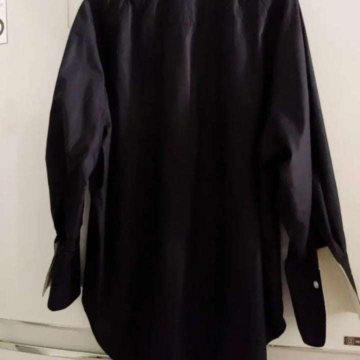[SOLD OUT] 네이비 카라리스 셔츠 화이트 커프스