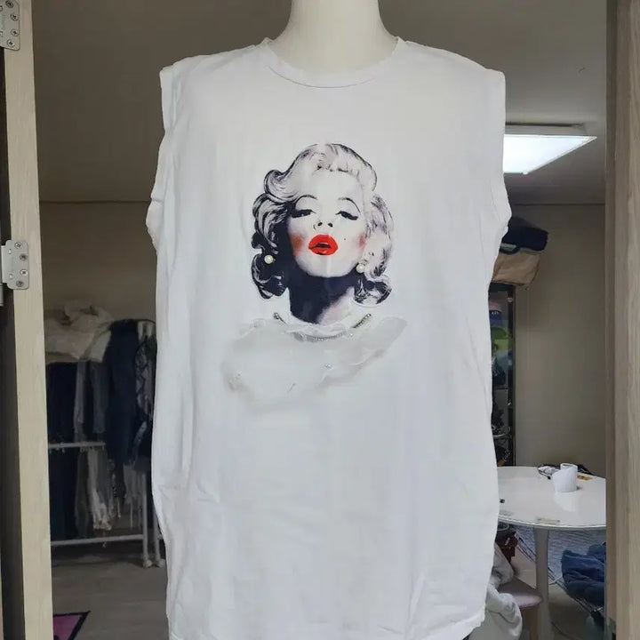 [BUNJANG] Marilyn Monroe Sleeveless T-Shirt / 마릴린먼로 민소매 티셔츠
