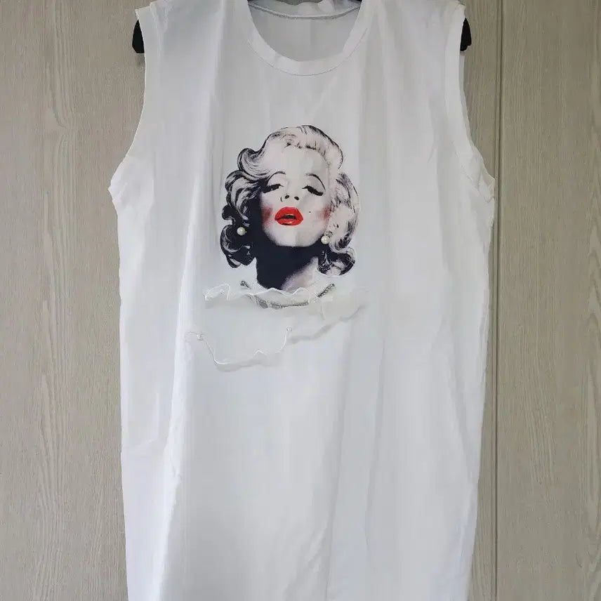 [BUNJANG] Marilyn Monroe Sleeveless T-Shirt / 마릴린먼로 민소매 티셔츠