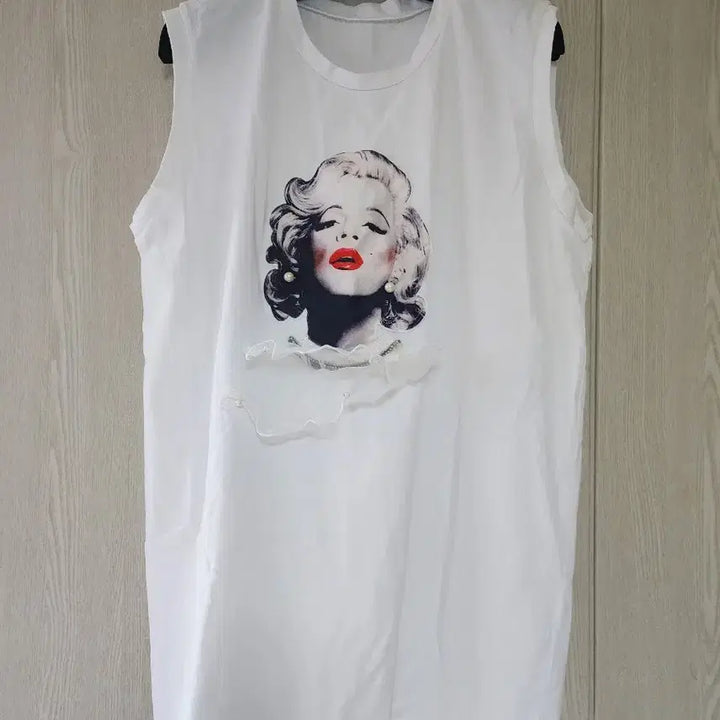 [BUNJANG] Marilyn Monroe Sleeveless T-Shirt / 마릴린먼로 민소매 티셔츠