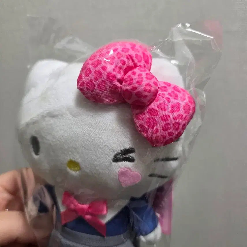 [BUNJANG] Sanrio Hello Kitty Uniform Keychain / 산리오 교복 키티 인형 키링
