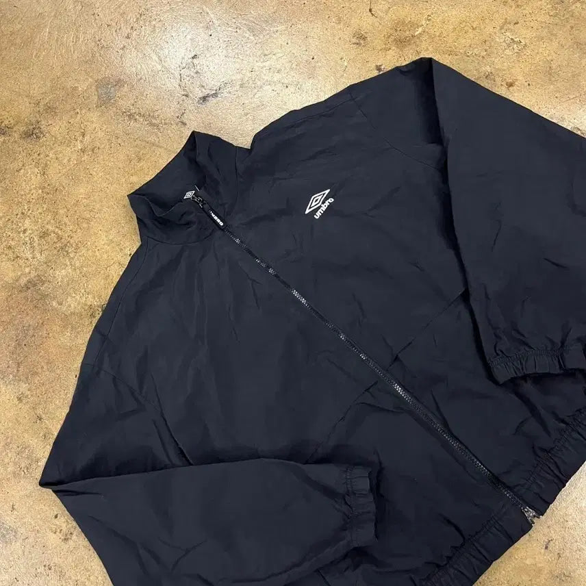 [SOLD OUT] [정품/L] 엄브로 블랙 바람막이 점퍼