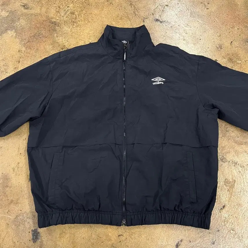 [SOLD OUT] [정품/L] 엄브로 블랙 바람막이 점퍼