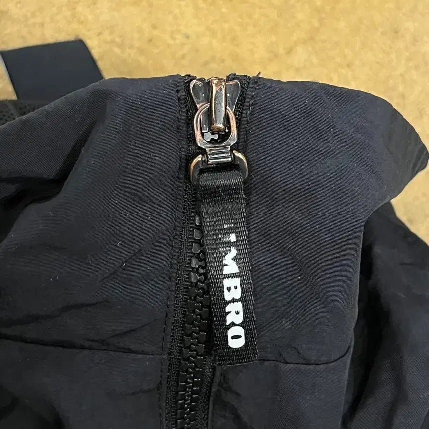 [SOLD OUT] [정품/L] 엄브로 블랙 바람막이 점퍼