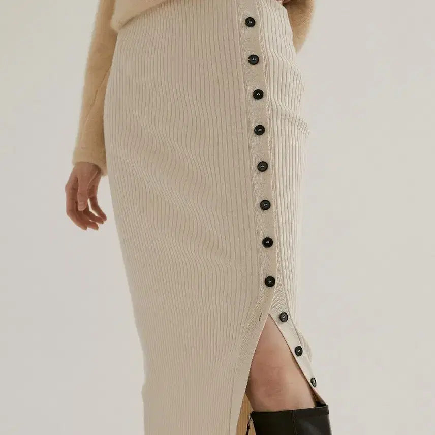 [BUNJANG] Sie More Button Detail Knit Skirt / 시에 sie 모어 버튼 스커트