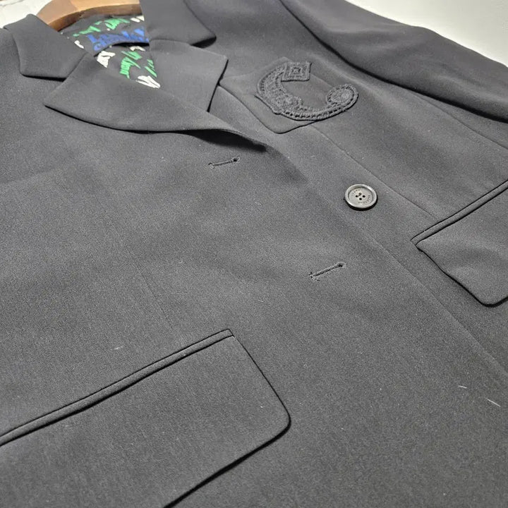 [BUNJANG] Lucky Chouette Black Jacket C Logo / 럭키슈에뜨 블랙 자켓 C로고 장식