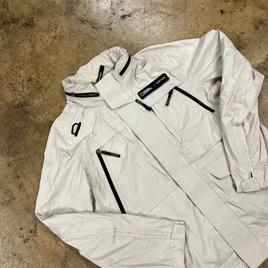 [BUNJANG] National Geographic Beige Windbreaker Jacket / [정품/S] 내셔널지오그래픽 베이지색 바람막이 점퍼