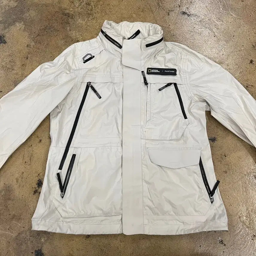 [BUNJANG] National Geographic Beige Windbreaker Jacket / [정품/S] 내셔널지오그래픽 베이지색 바람막이 점퍼