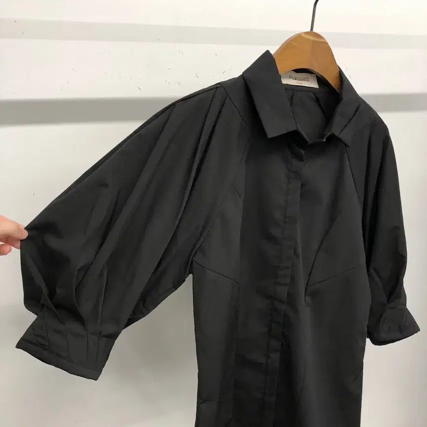 [SOLD OUT] 파슨스 퍼프소매 슬림 블라우스 S