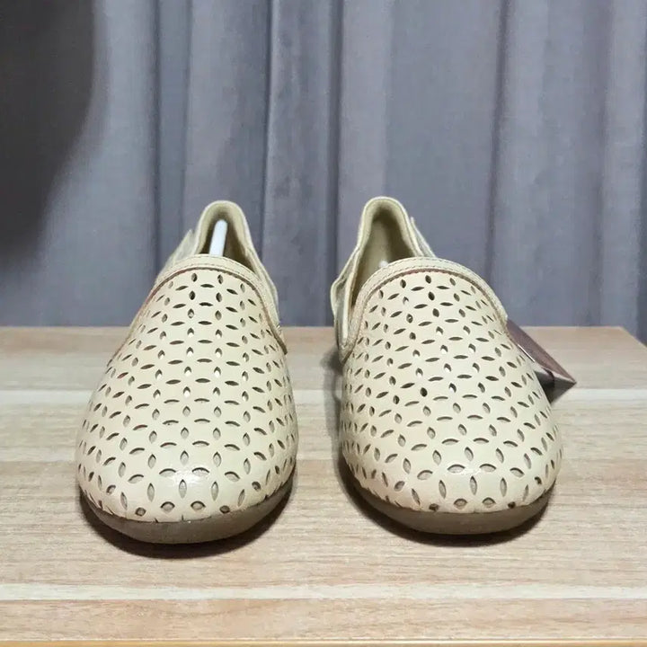 [SOLD OUT] 허시파피 여성 펀칭 사이드 벨크로 컴포트화 230 새제품