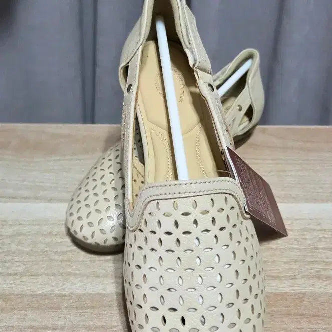 [SOLD OUT] 허시파피 여성 펀칭 사이드 벨크로 컴포트화 230 새제품