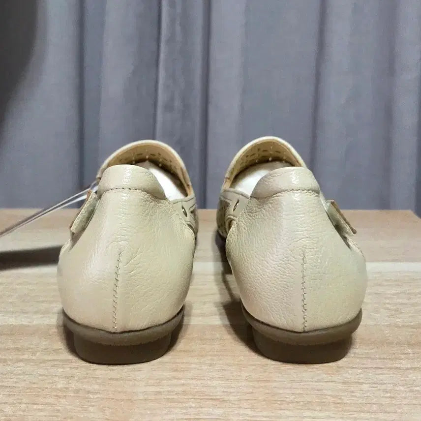 [SOLD OUT] 허시파피 여성 펀칭 사이드 벨크로 컴포트화 230 새제품