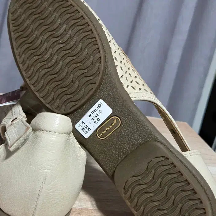 [SOLD OUT] 허시파피 여성 펀칭 사이드 벨크로 컴포트화 230 새제품
