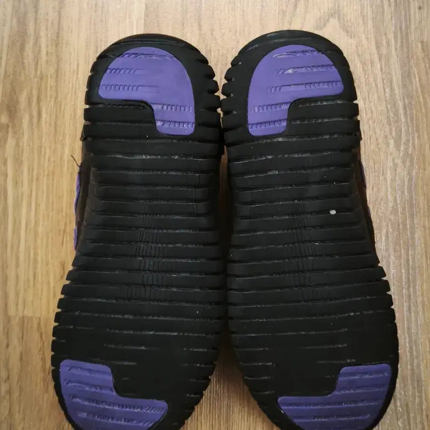 [SOLD OUT] 뉴발란스 블랙 운동화 Blavaruv 160